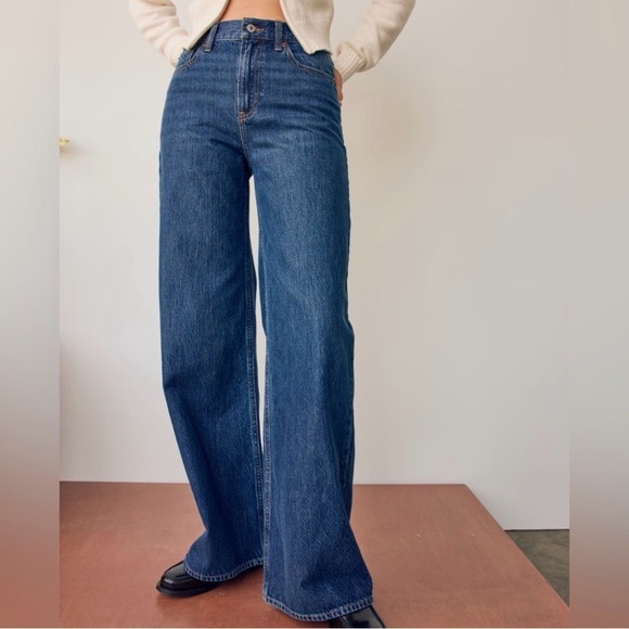 Abercrombie & Fitch High Rise Dark Wash Wide Leg Jean - Short/Petite Length NWOT - Picture 3 of 9